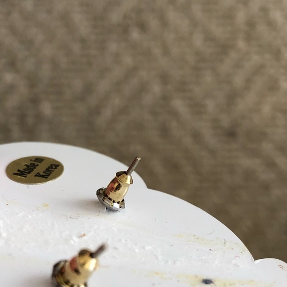 NWT cat earrings AND 30 true tales of courageous cats book! - Picture 6 of 14